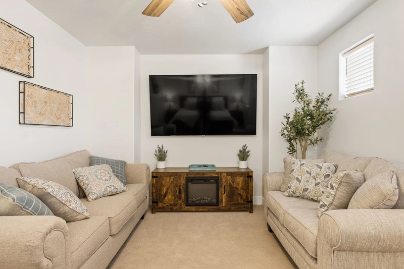 King Bedroom Lounge Area