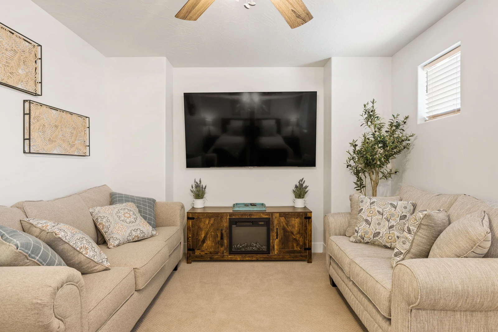 King Bedroom Lounge Area