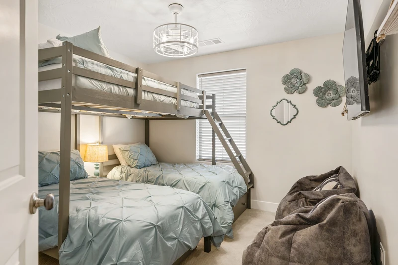 2 Twin/Full Bunk Room