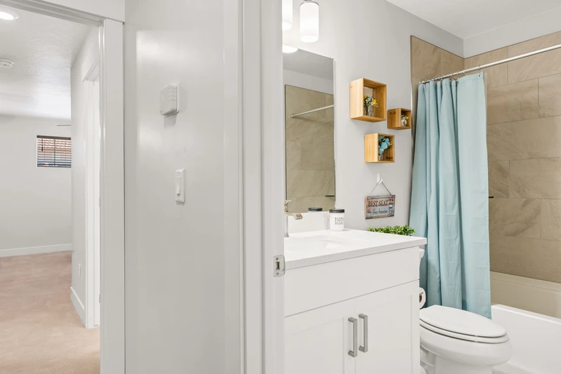 Full Bathroom