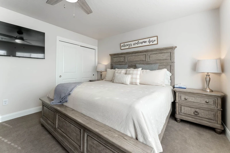 King Bed, Twin/Twin Bunkroom