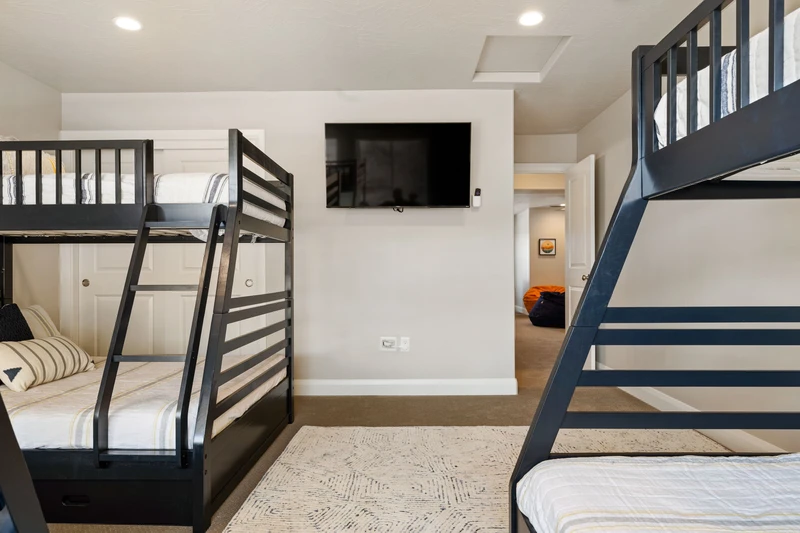 Twin / Full Bunks