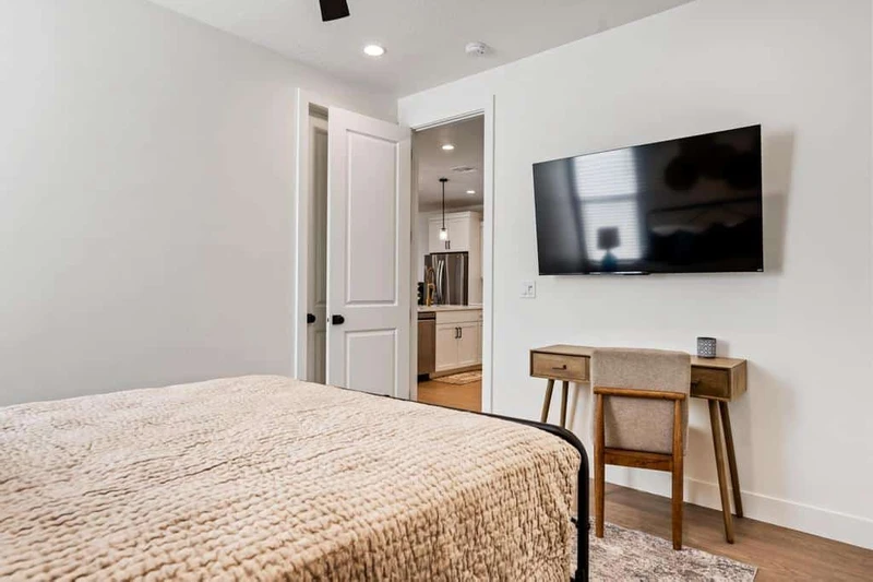 Queen Bedroom