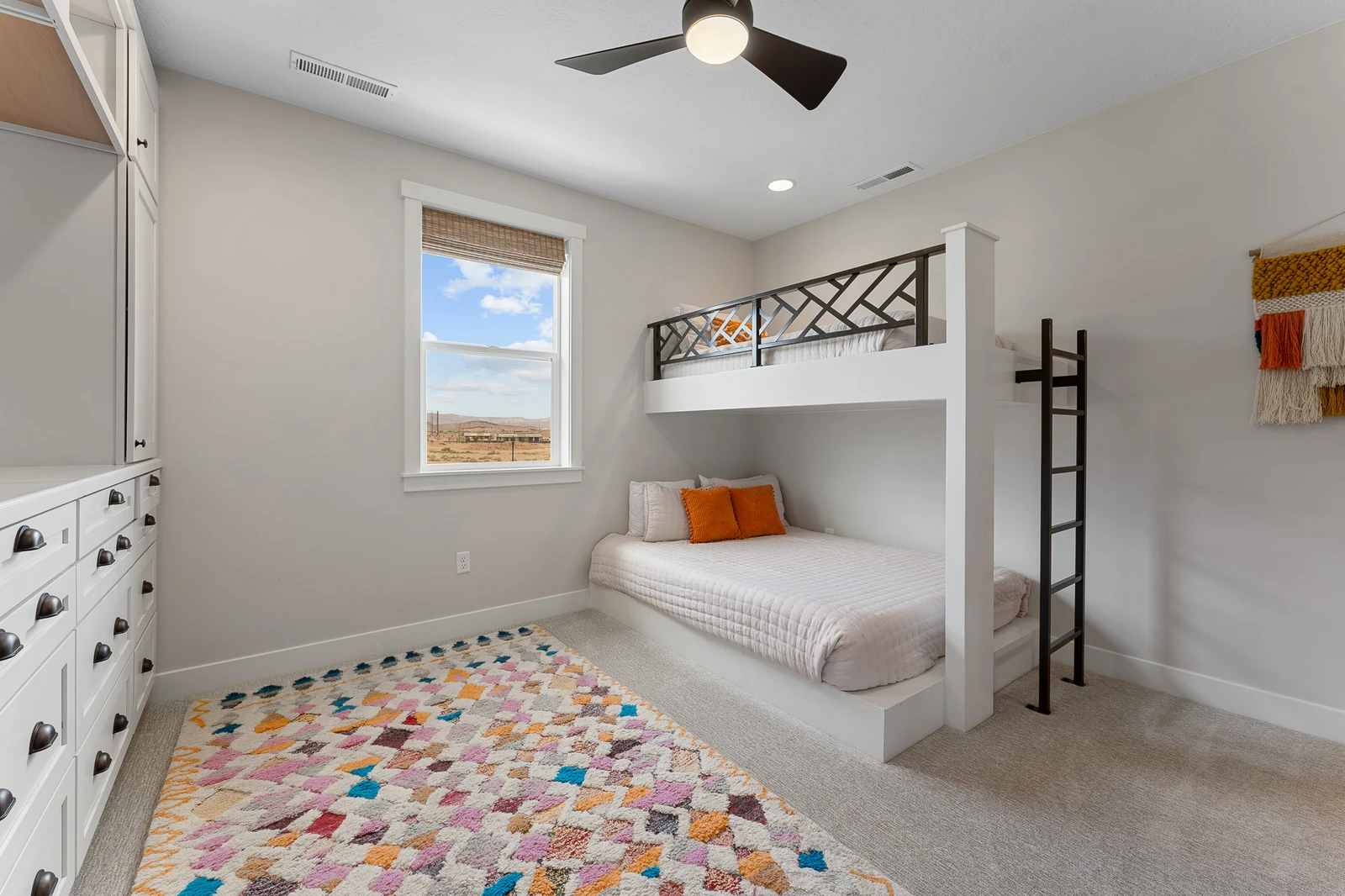 Twin/Queen Bunk Room