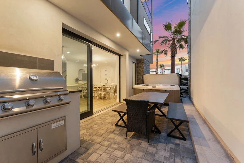 Private Out Door Patio and Hot Tub