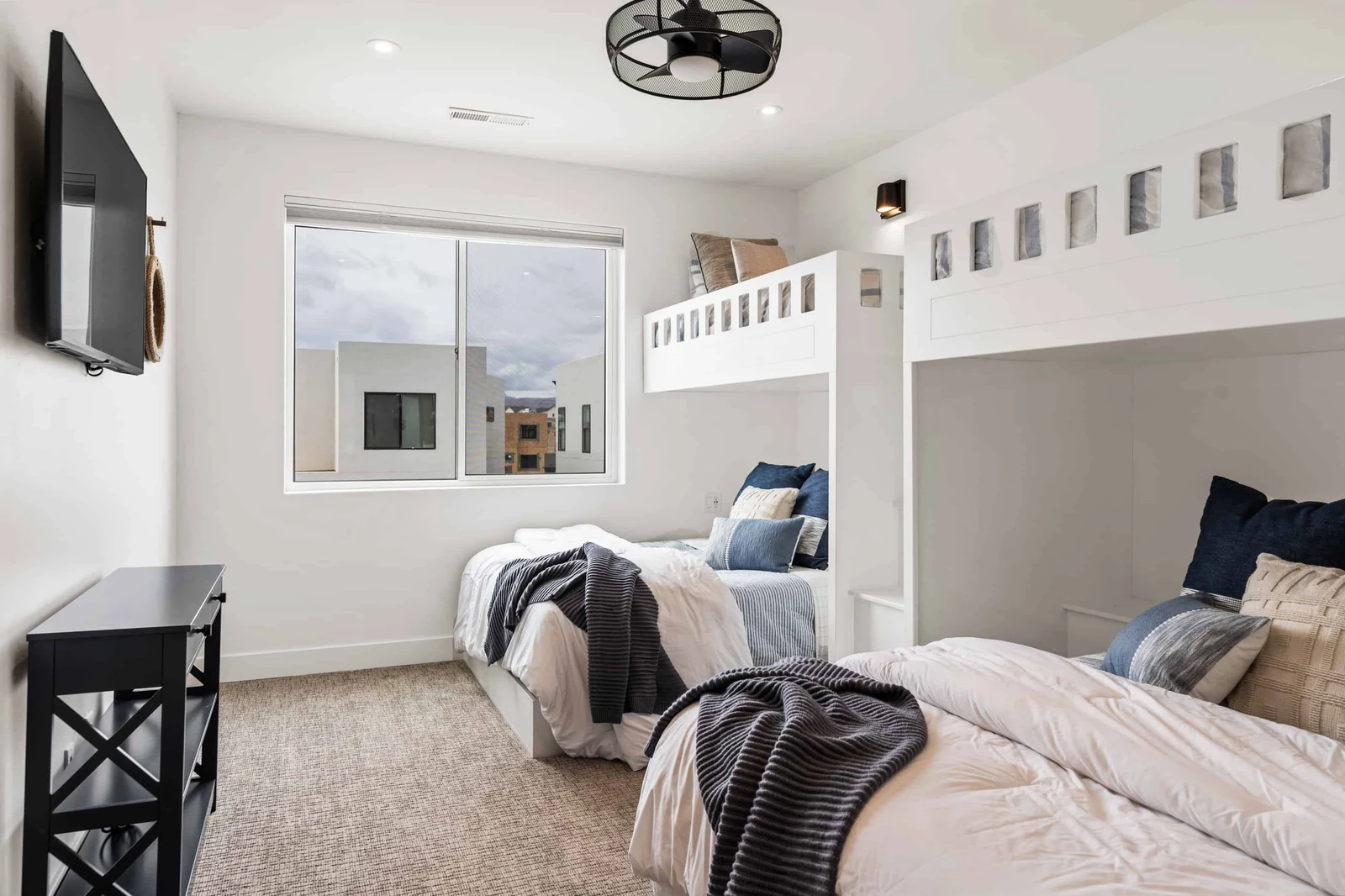 2T/Q  Bedroom