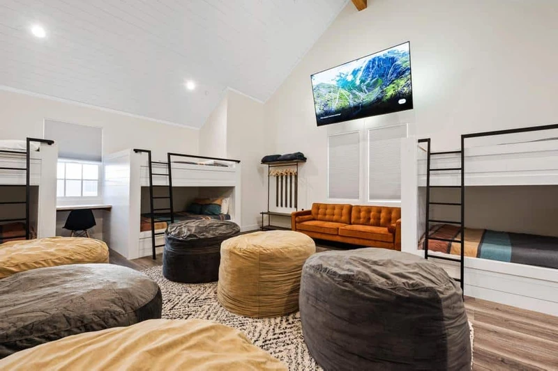 12 Queen/Queen Bunks