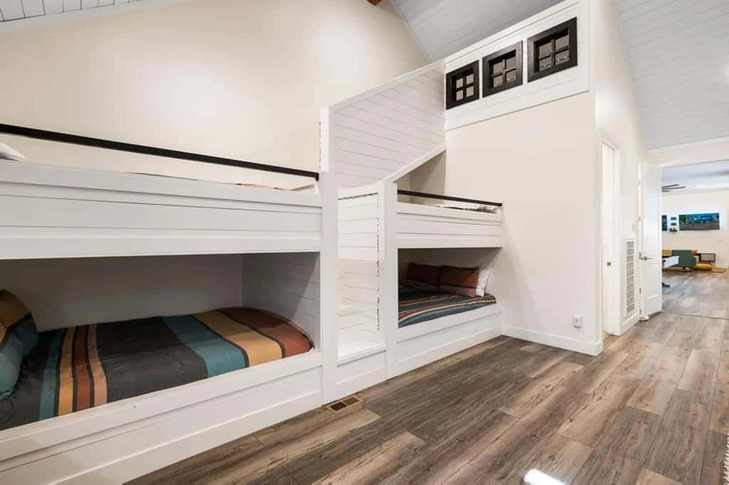 12 Queen/Queen Bunks
