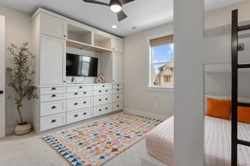 Twin/Queen Bunk Room