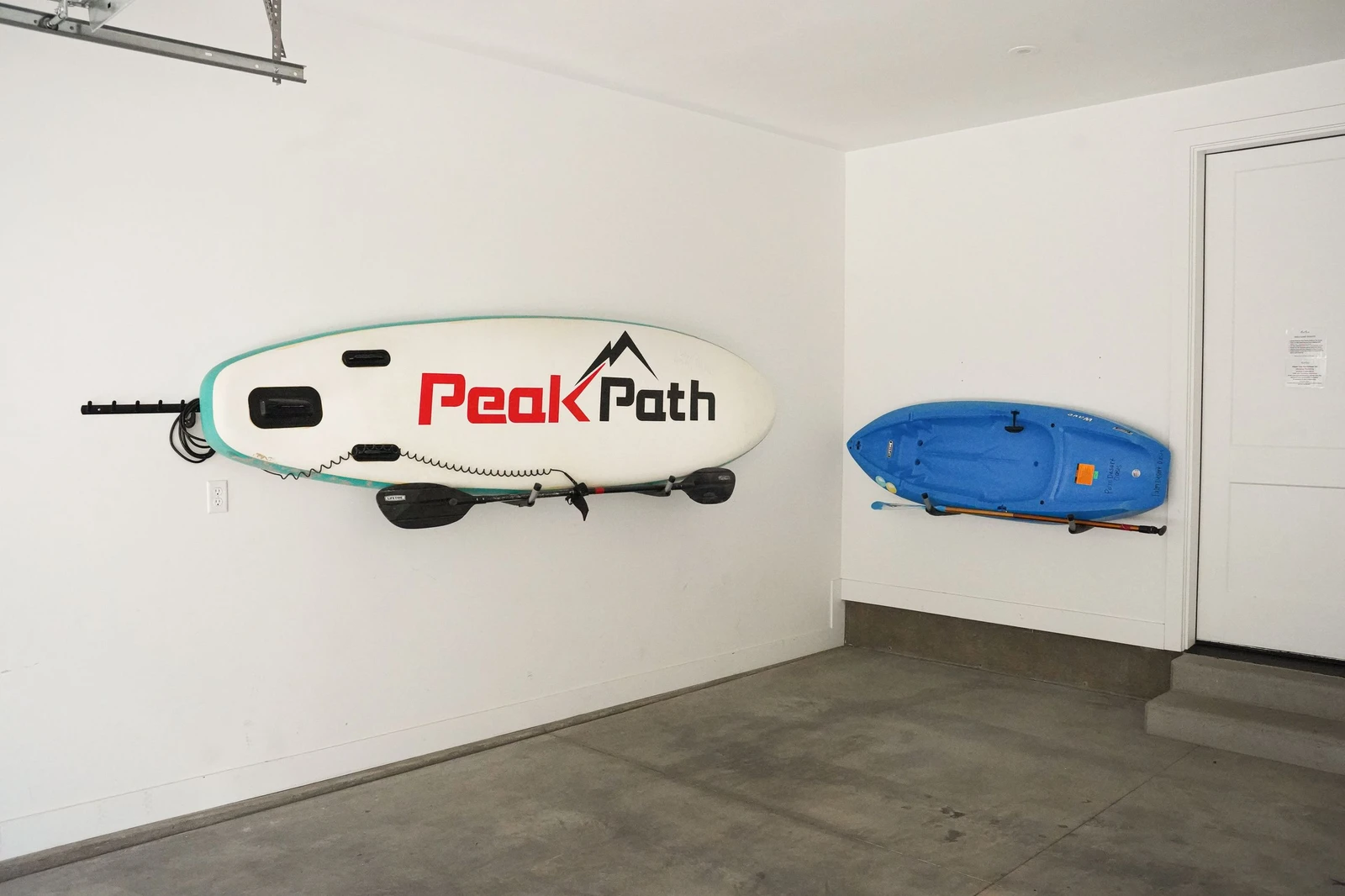 Garage & Amenities