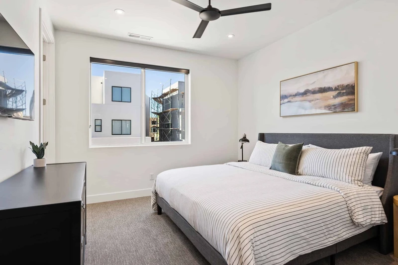 King Bed / Attached Bath