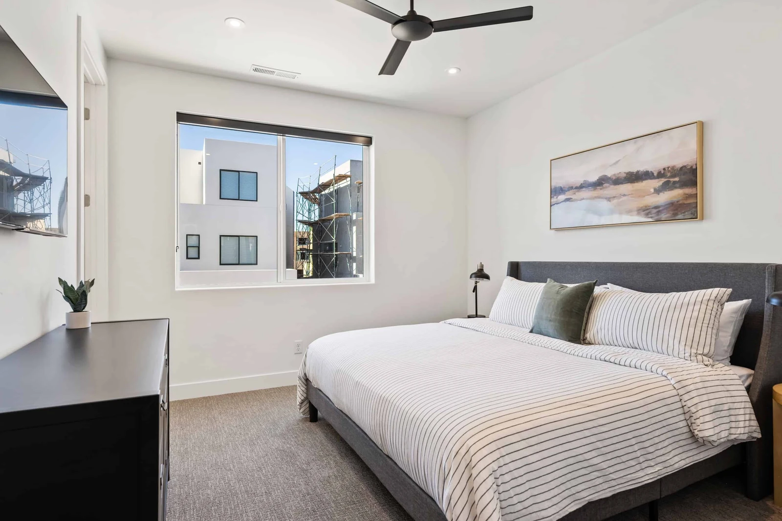King Bed / Attached Bath