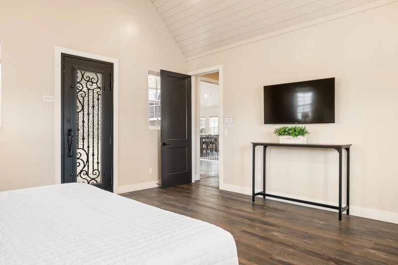 Master King Bedroom