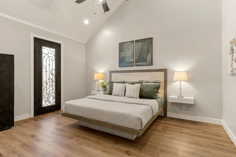 King Bedroom Upstairs