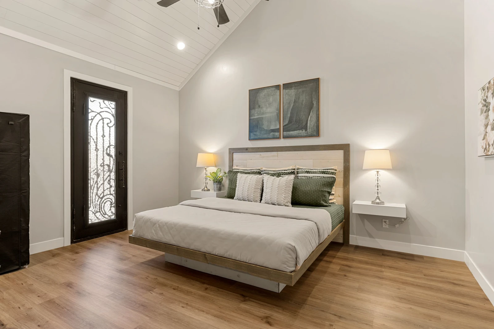 King Bedroom Upstairs