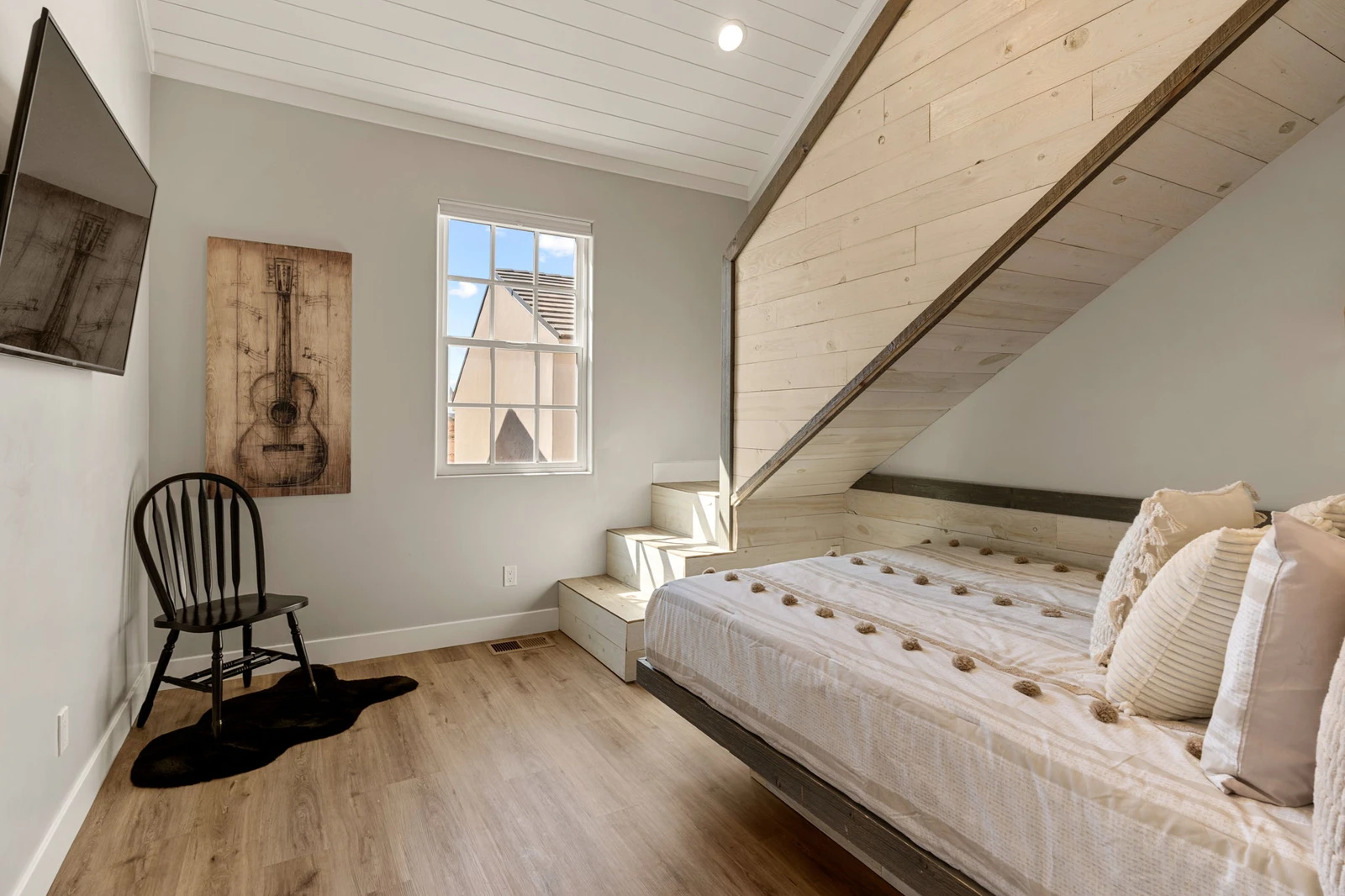 Queen Bedroom Second Floor