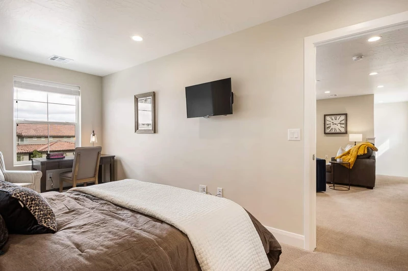 Queen Bedroom
