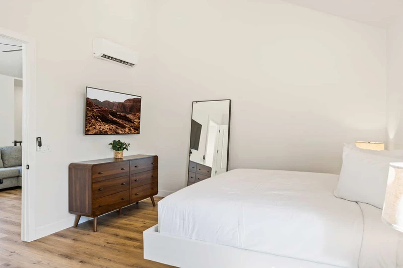 Queen Bedroom