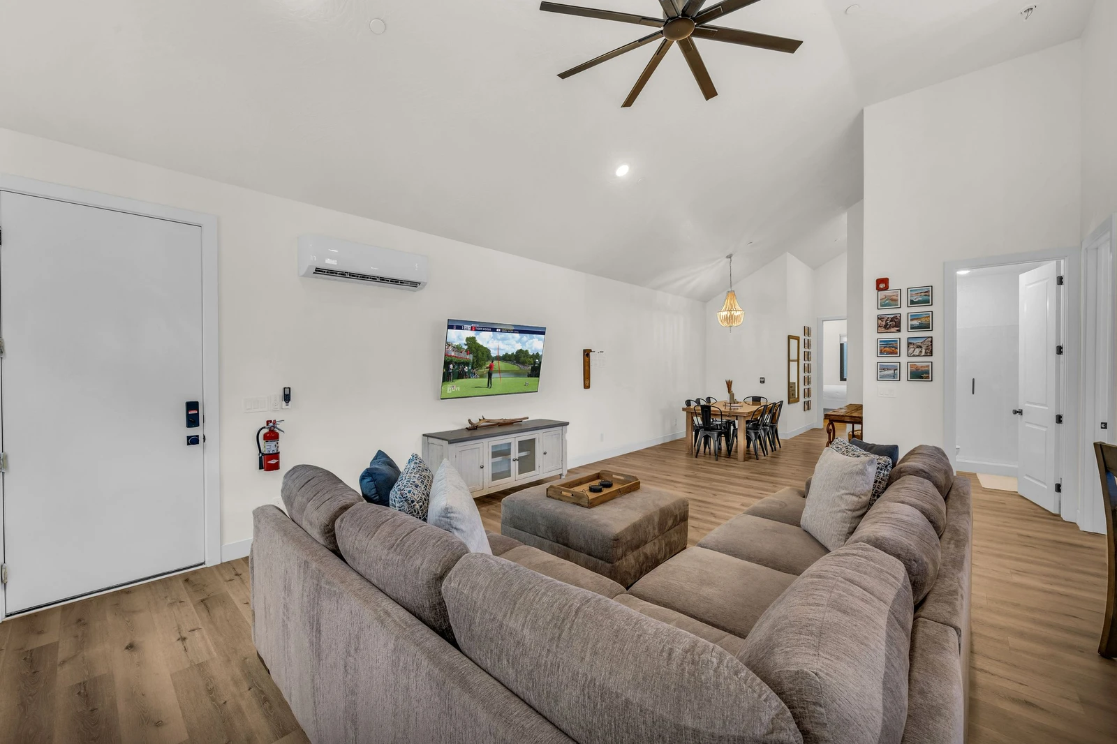 Casita Living / Dining Room