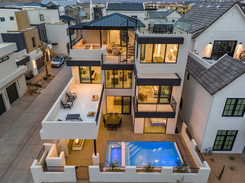 Entire House / Private Pool and Hot Tub