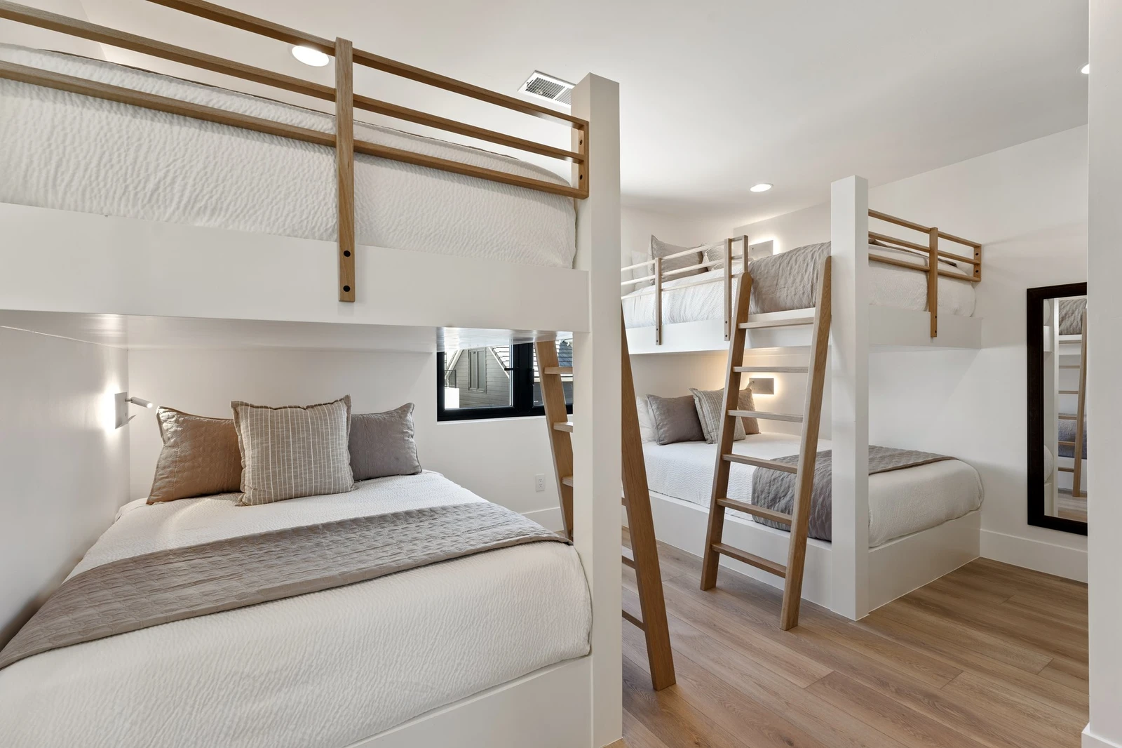 2 Queen over Queen Bunk Room