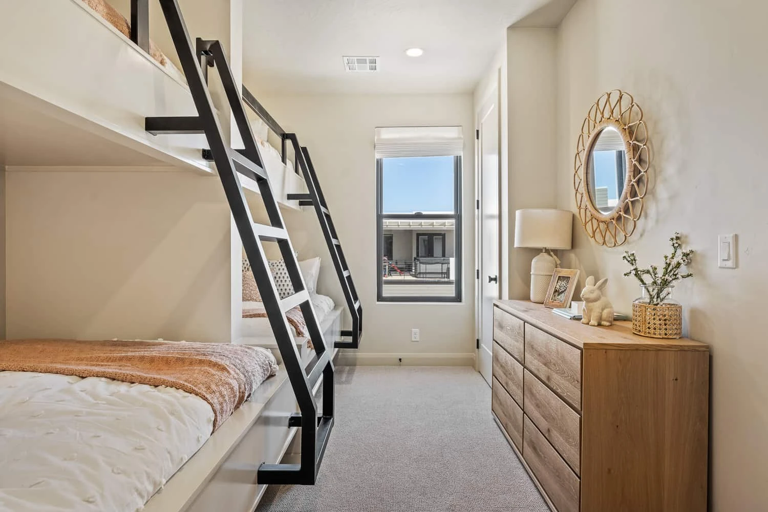 Twin/Full Bunk Bed