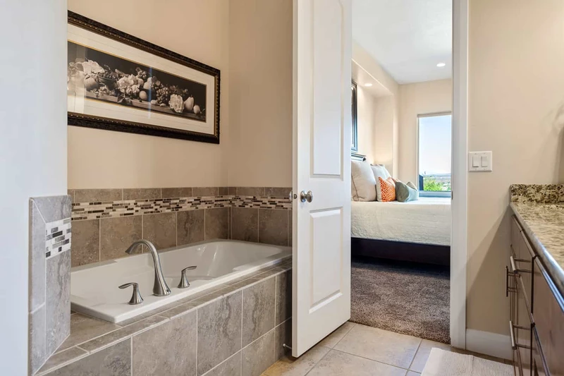 Attached Master Bathroom