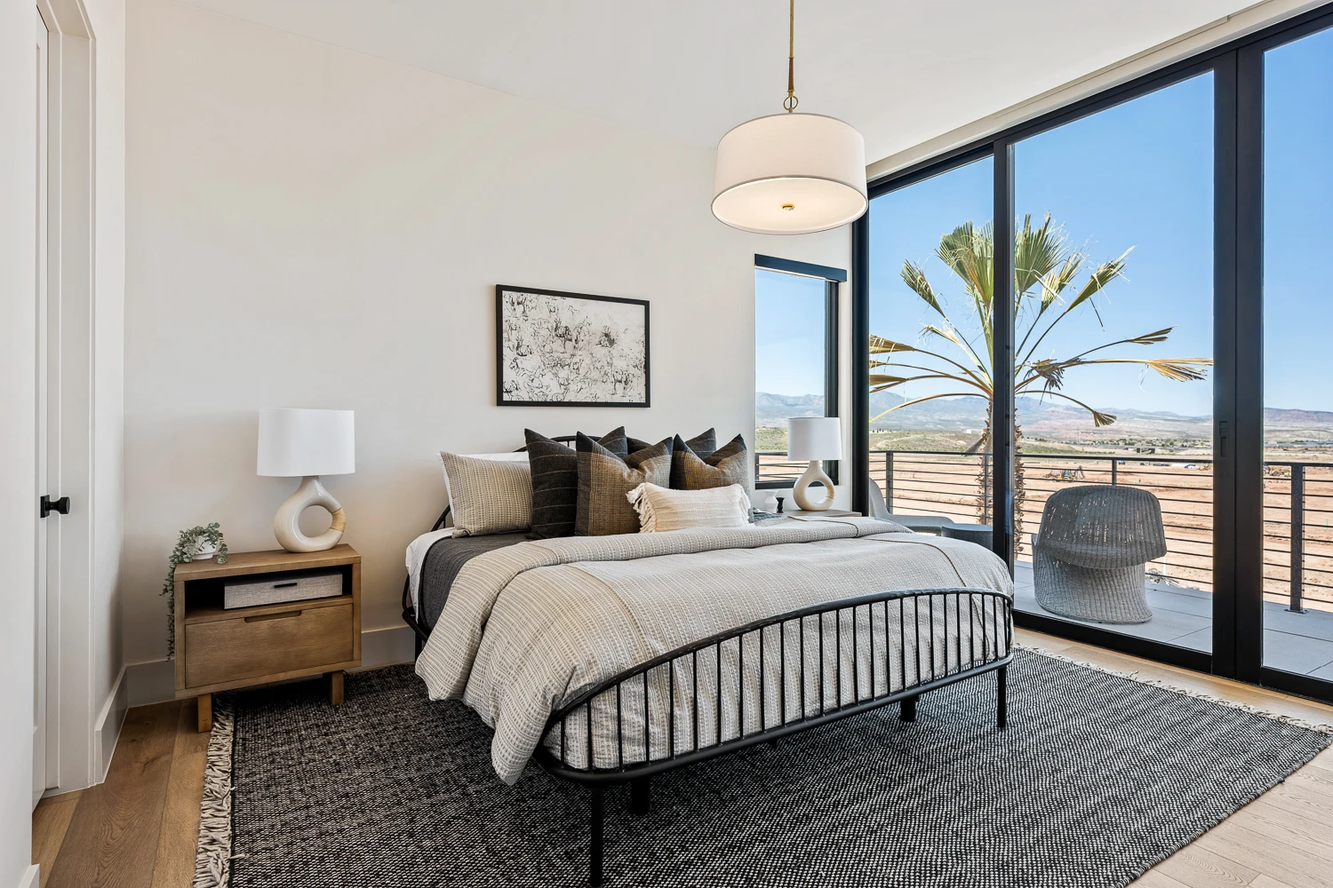 King Bed / Attached Bath