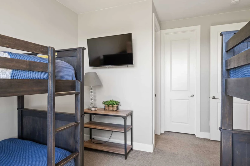 2 Twin/Twin Bunk Room