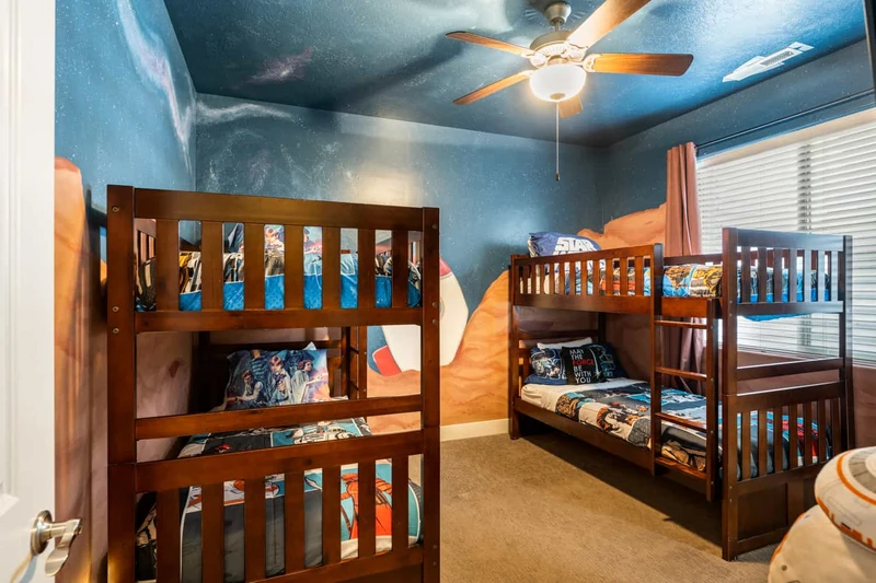 2 Twin/Twin Bunk Room