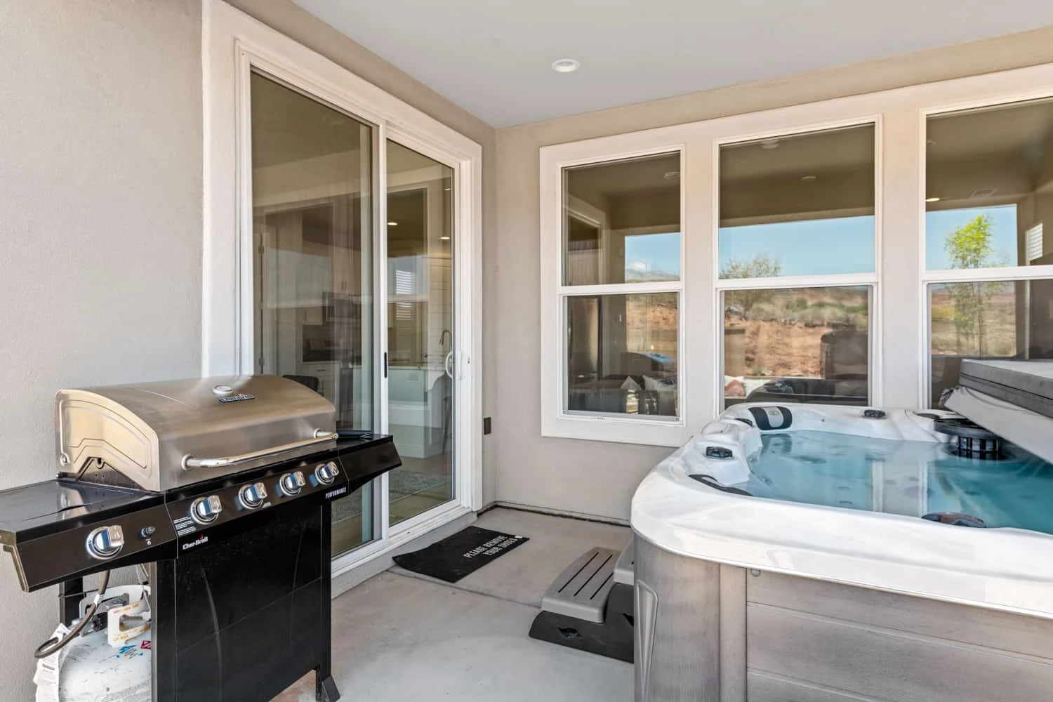Private Hot Tub + Grill