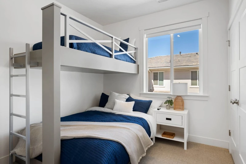 Twin/Queen Bunk Room