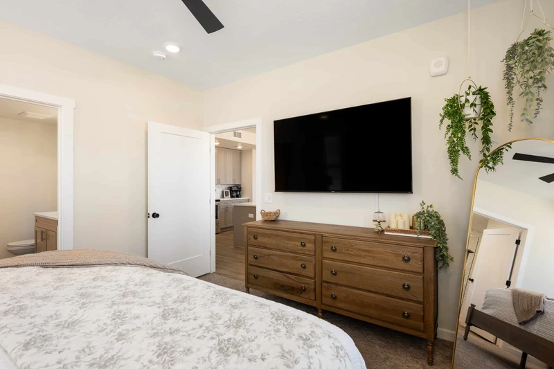 Queen Bedroom