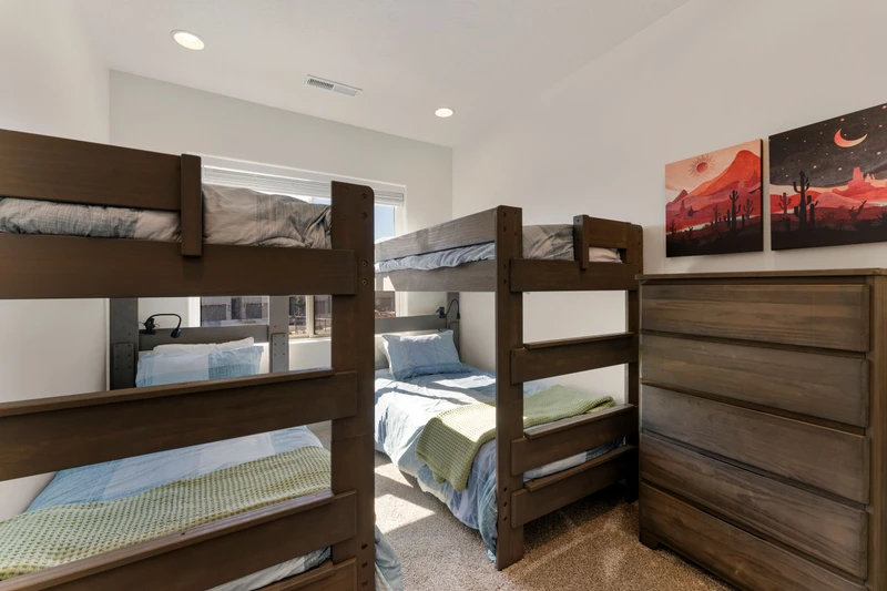 2 Twin/Twin Bunk Room