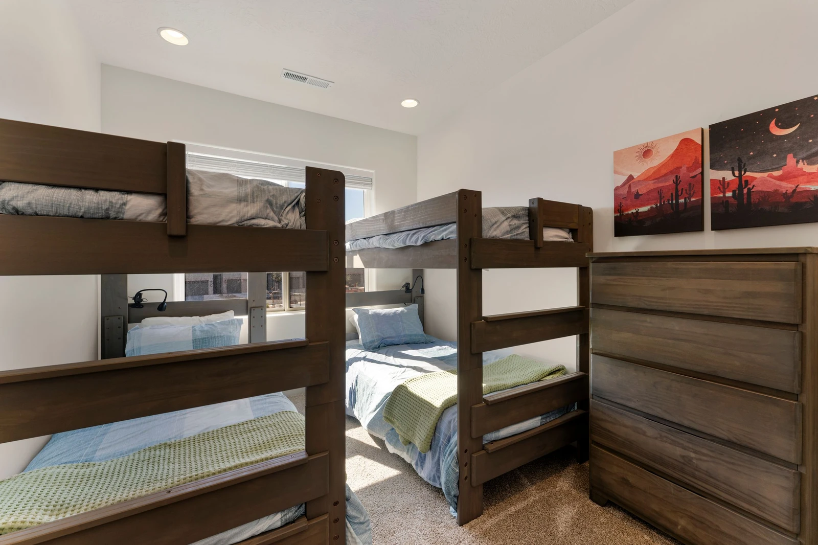 2 Twin/Twin Bunk Room