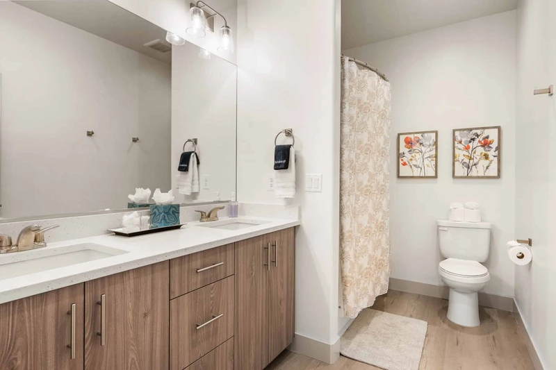 Full Bathroom