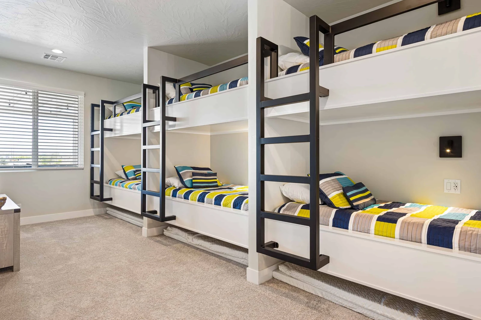 3 T/T built-in bunks (M) Bunk Room