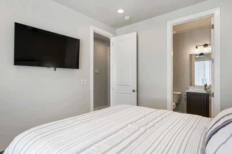 Queen Bedroom