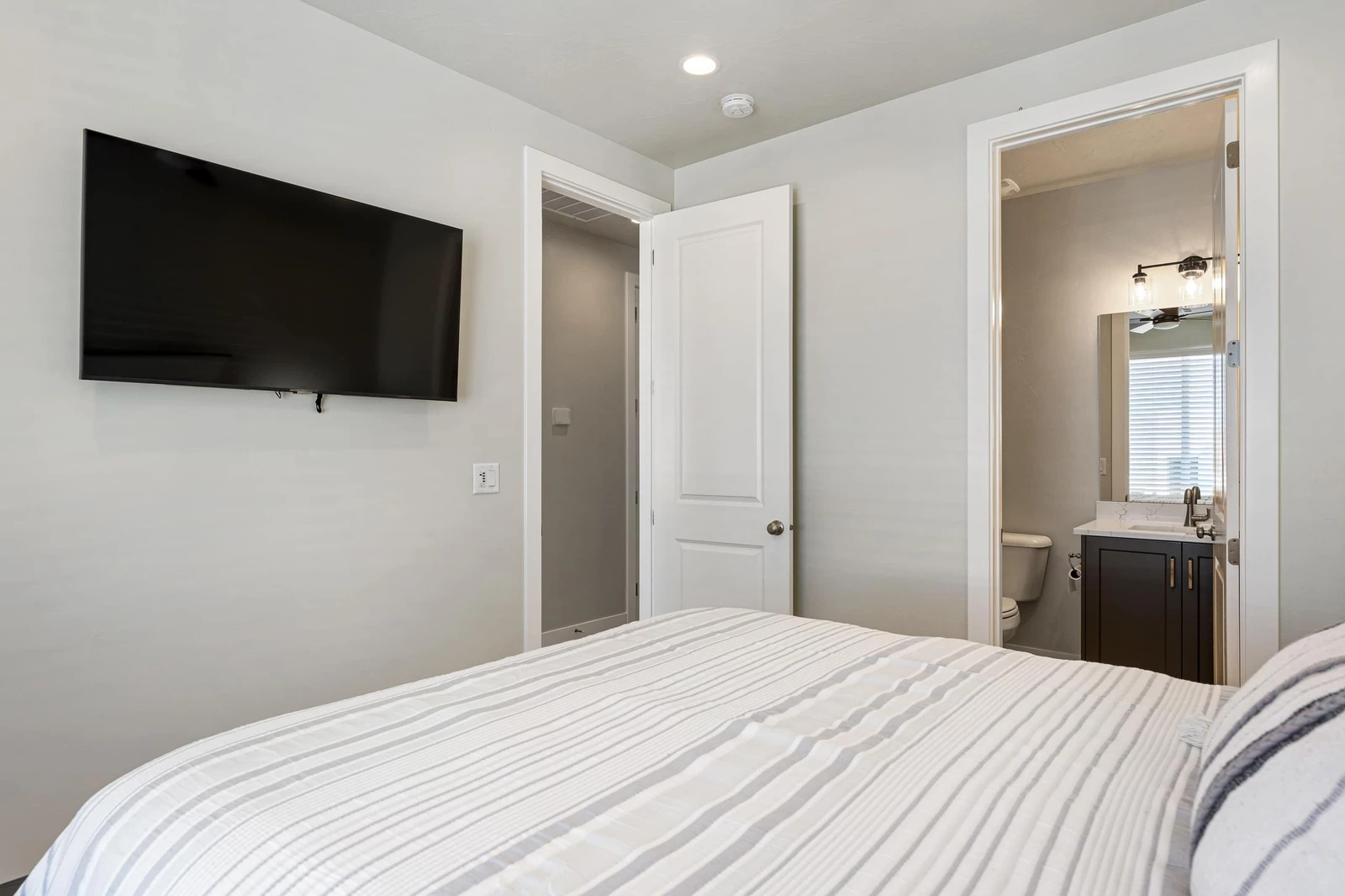 Queen Bedroom