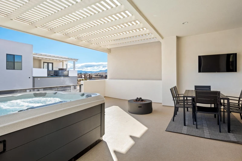 Outdoor Patio, TV, Fire Pit, Private Hot Tub