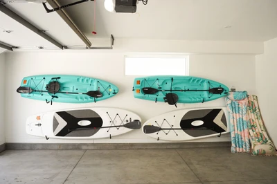 Garage & Amenities