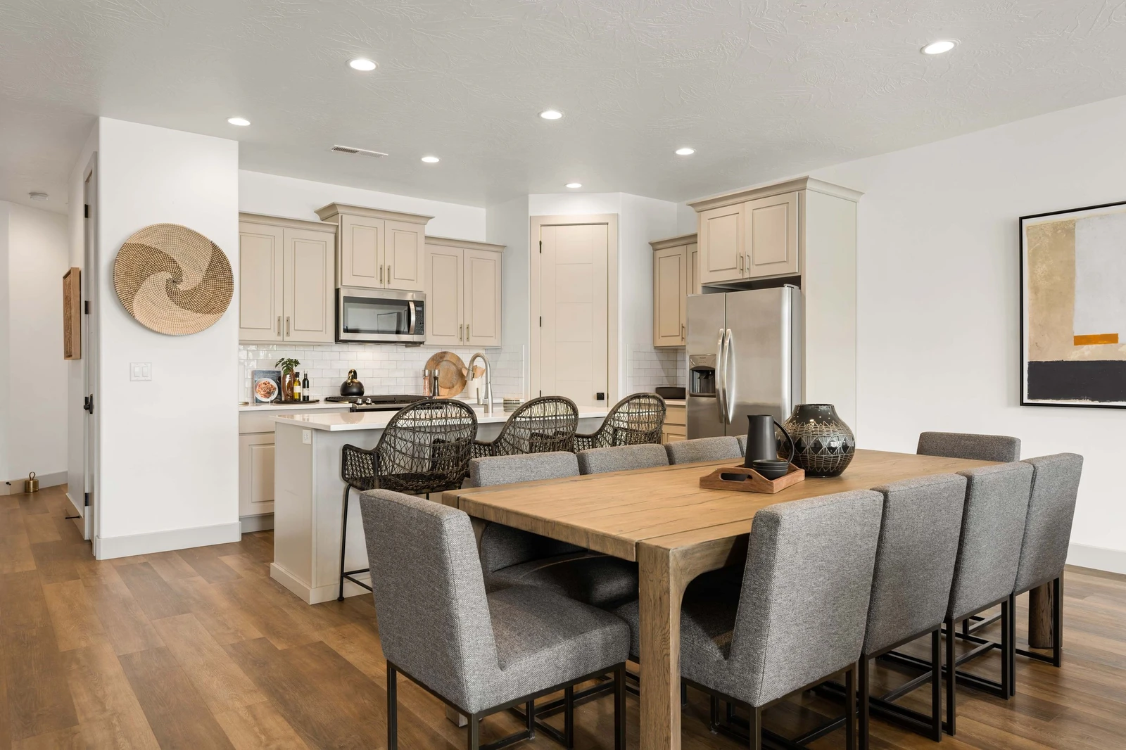 Unit 2 Dining Room / Fully Equipped Kitchen
