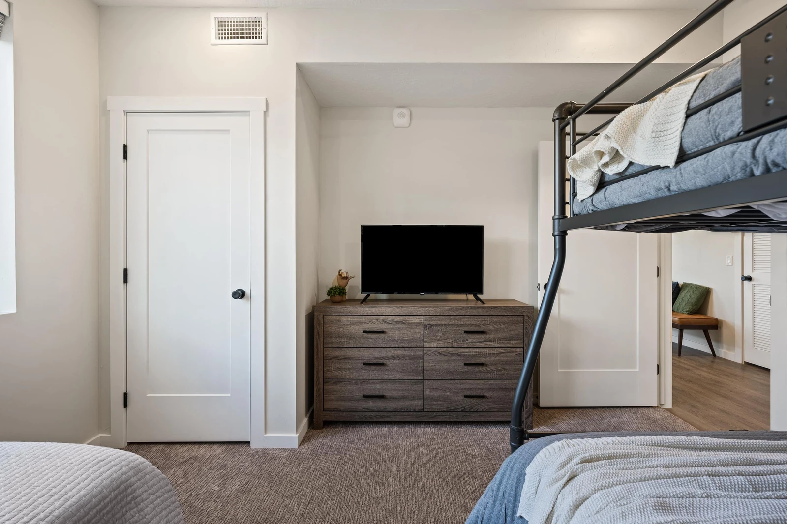 Full/Queen Bunk, 1 Twin