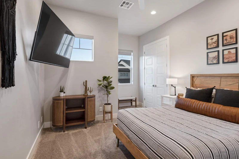 Queen Bedroom