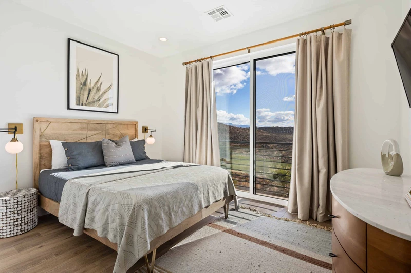 Queen Bedroom