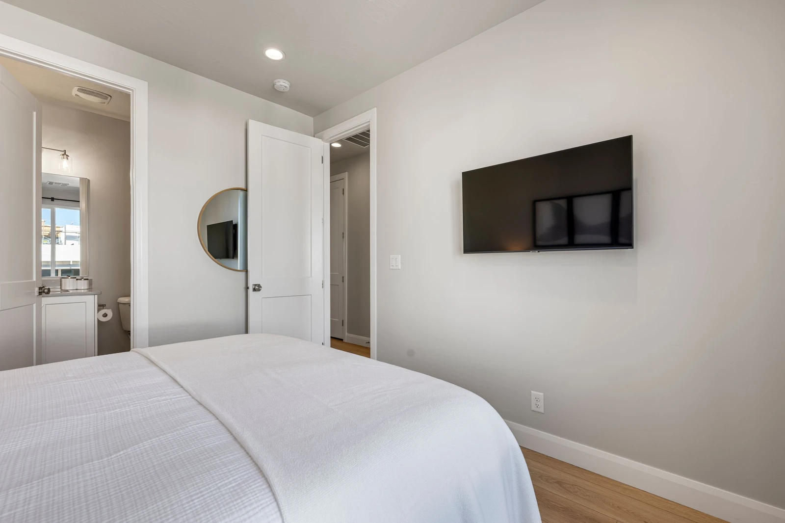Queen Bedroom