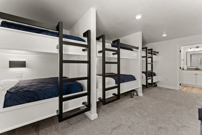 3rd Level Bunk Room (3 Double / Double Bunks)