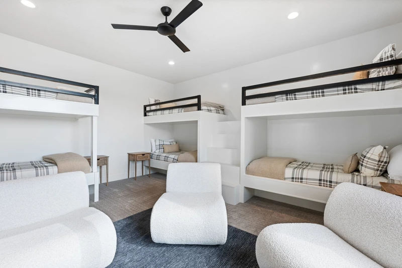 Bunk room - 1 T/Q, 4 T/T