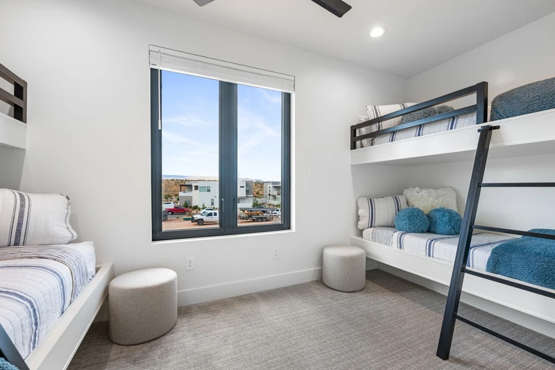Bunk room - 1 T/Q, 4 T/T