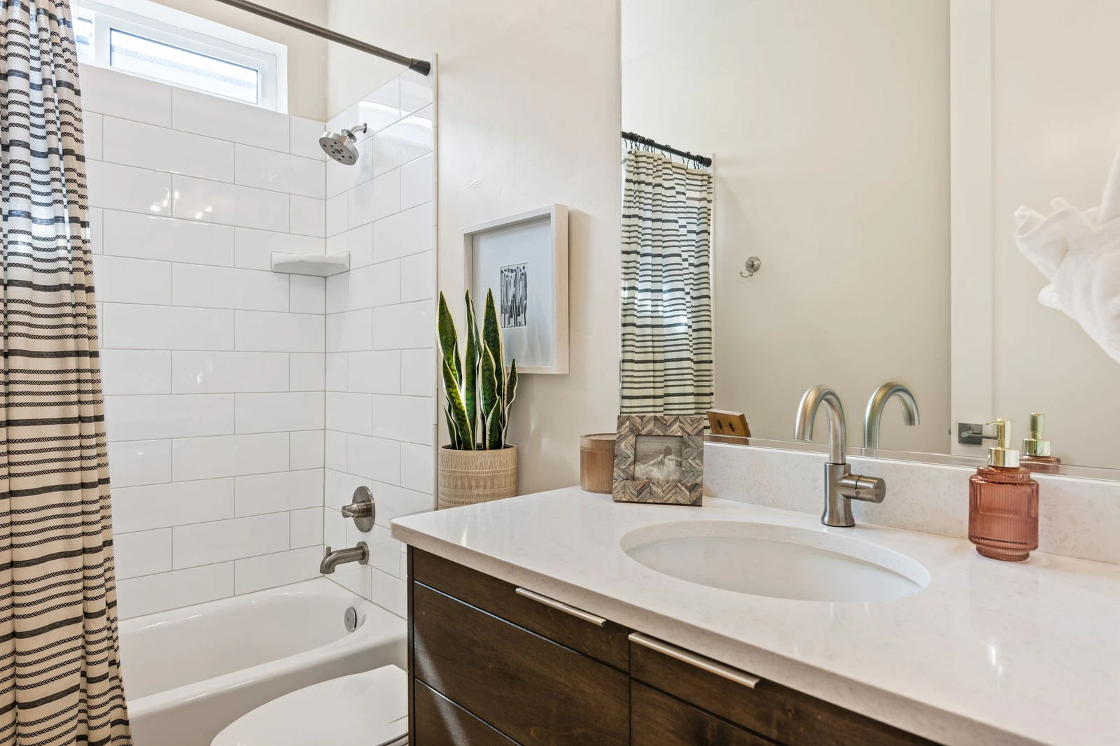 Queen Bedroom Bathroom